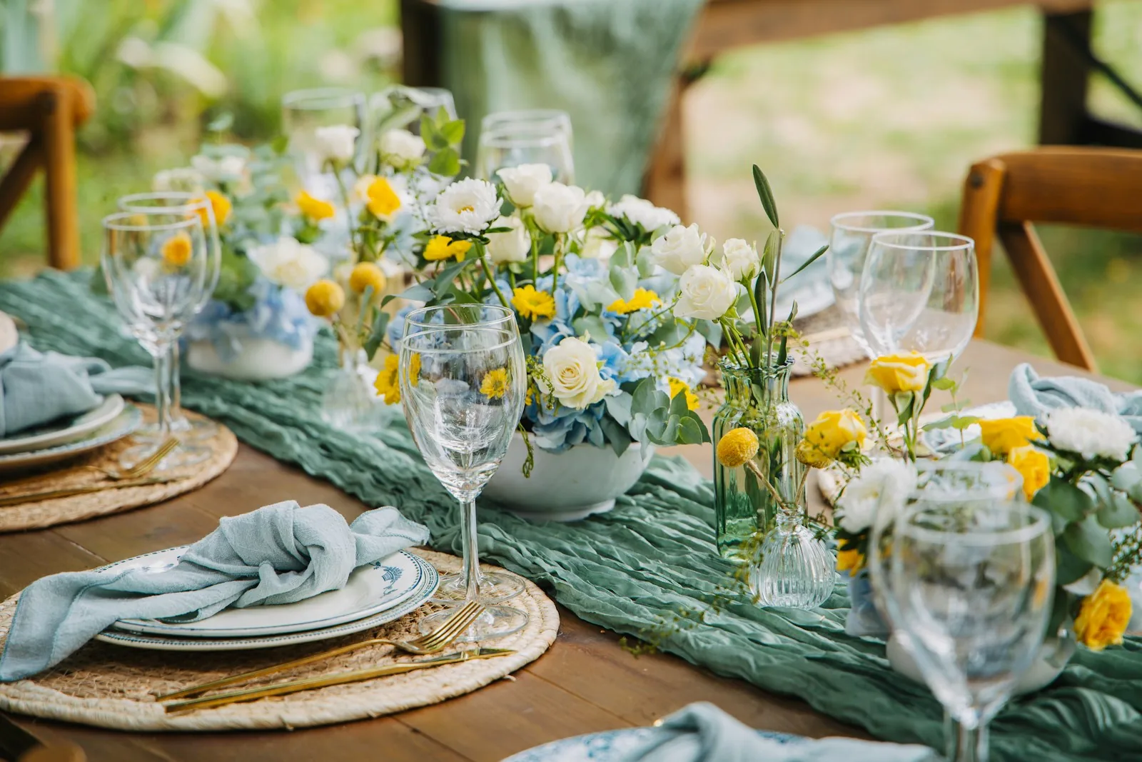 Rustic reception table with wildflowers, linen napkins and glassware